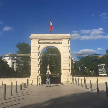 Lovely 1bdr Apt, Metro L8, Private Parking Maisons-Alfort