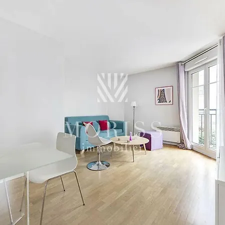Lovely 1bdr Apt, Metro L8, Private Parking