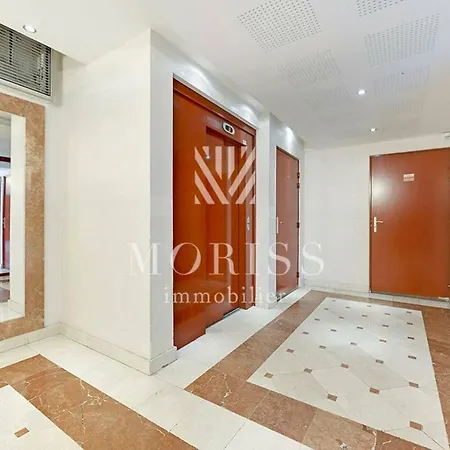 Daire Lovely 1bdr Apt, Metro L8, Private Parking