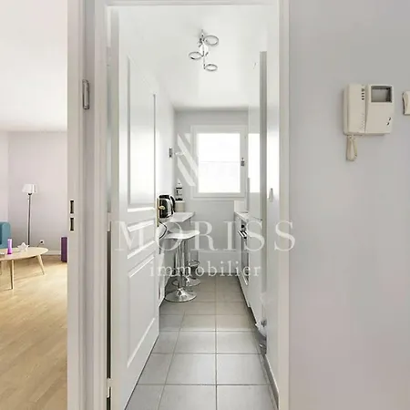 Lovely 1bdr Apt, Metro L8, Private Parking Daire *
