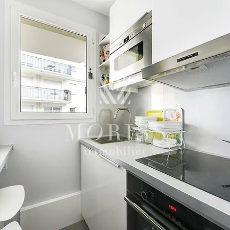 Lovely 1bdr Apt, Metro L8, Private Parking *